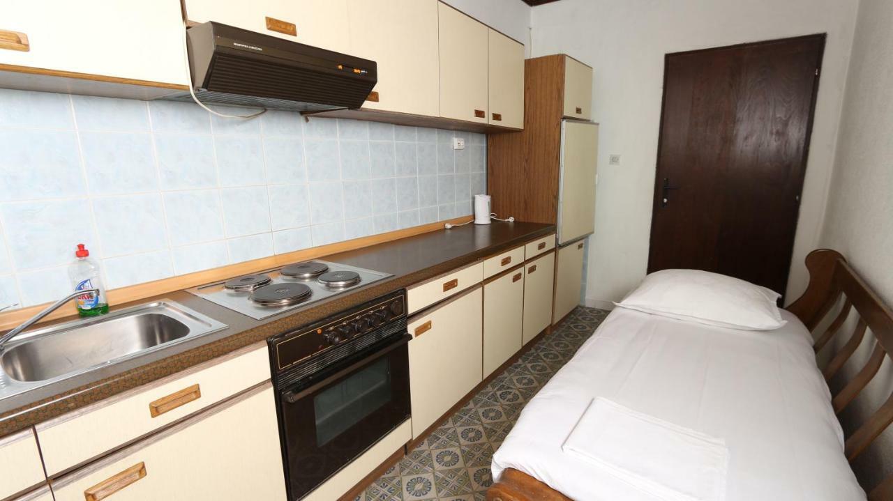 Dinka Guesthouse マカルスカ エクステリア 写真
